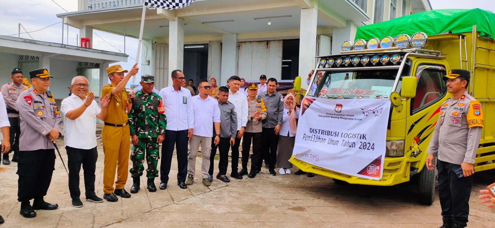 KPU Bolsel Gelar Apel Pelepasan Distribusi Logistik