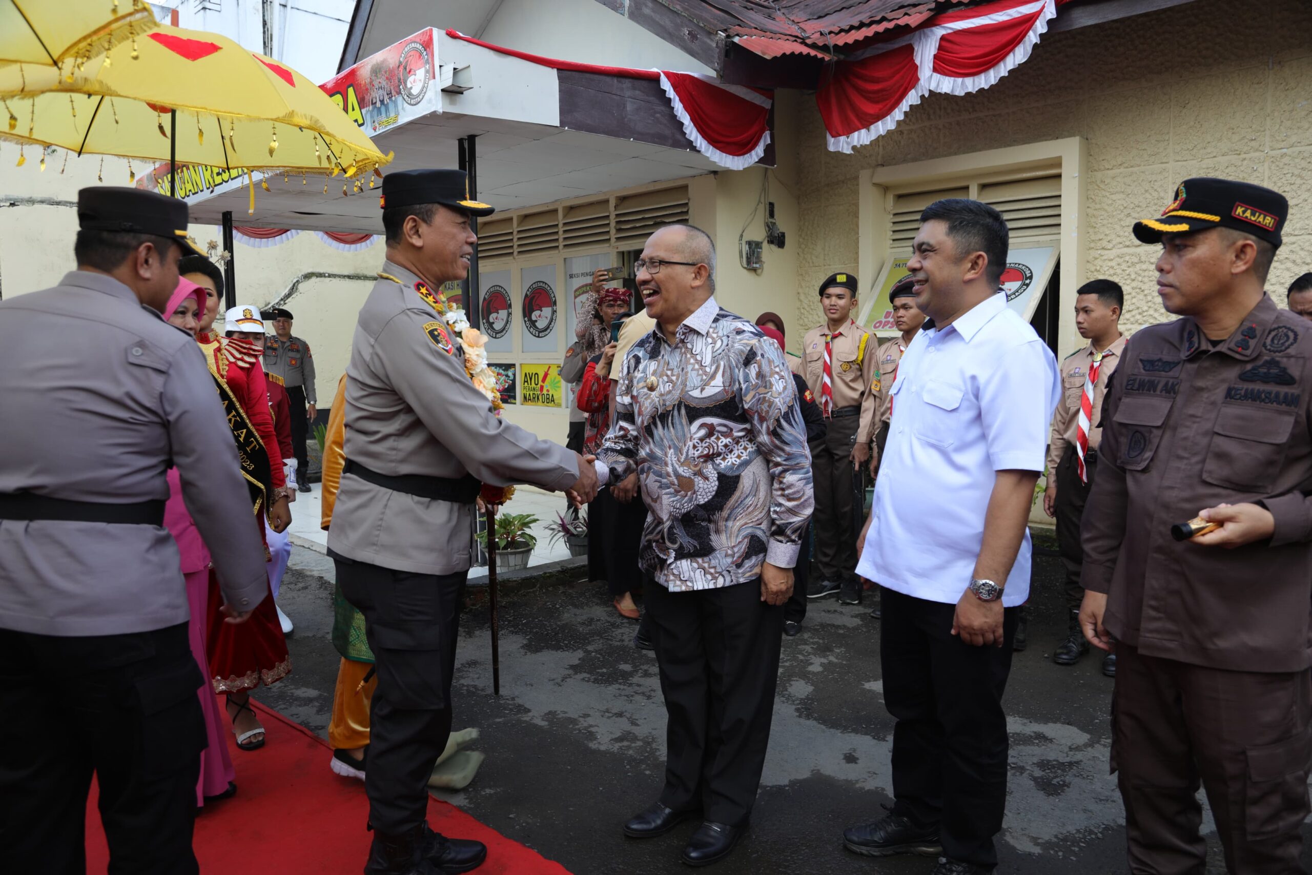 Asripan Nani Sambut Kedatangan Kapolda Sulut di Kotamobagu 